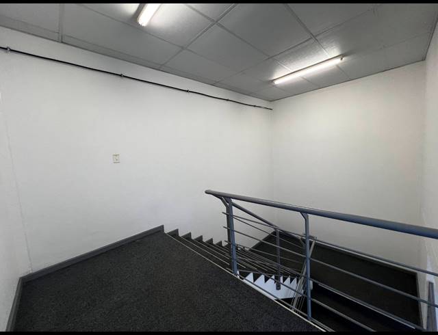 549M² WAREHOUSE TO LET IN MATROOSFONTEIN